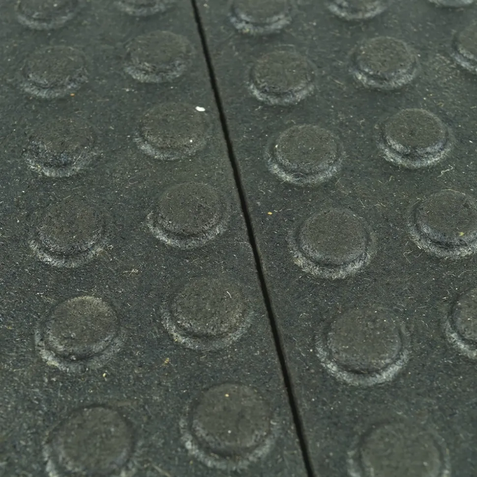 Button Top Straight Edge Wash Bay Mat 1/2 Inch x 4x6 Ft.