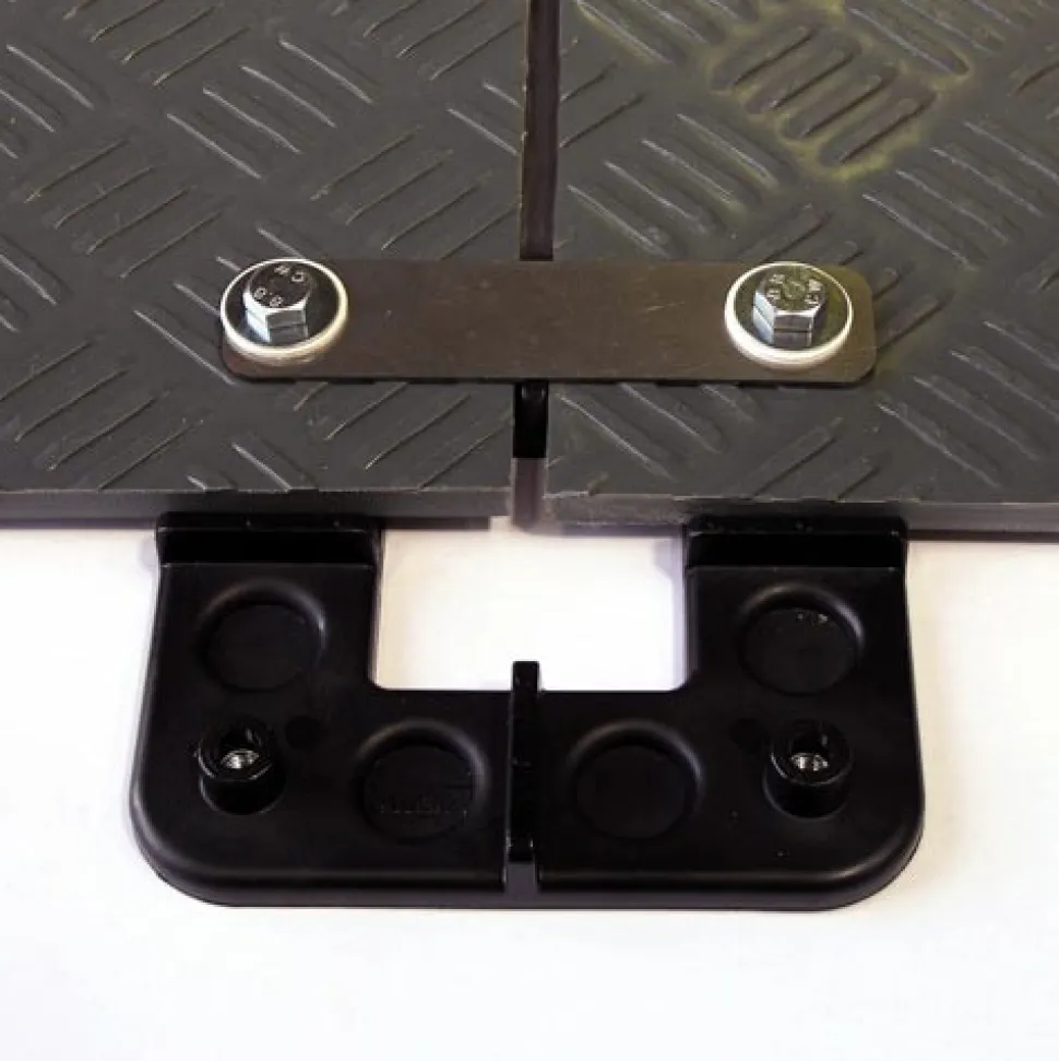 Connectors 4-Way for Ground Protection Mats