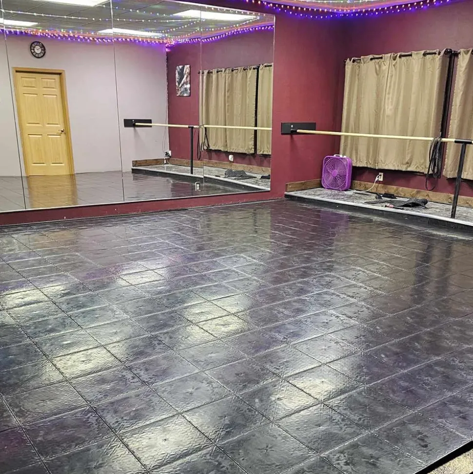 Court Floor Tile Flat Top 5/8 Inch x 1x1 Ft.