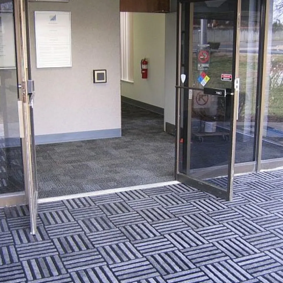 Entrance Linear Tile - 1/2 inch Black w/Charcoal Carpet
