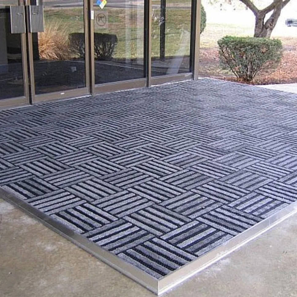 Entrance Linear Tile - 1/2 inch Black w/Charcoal Carpet