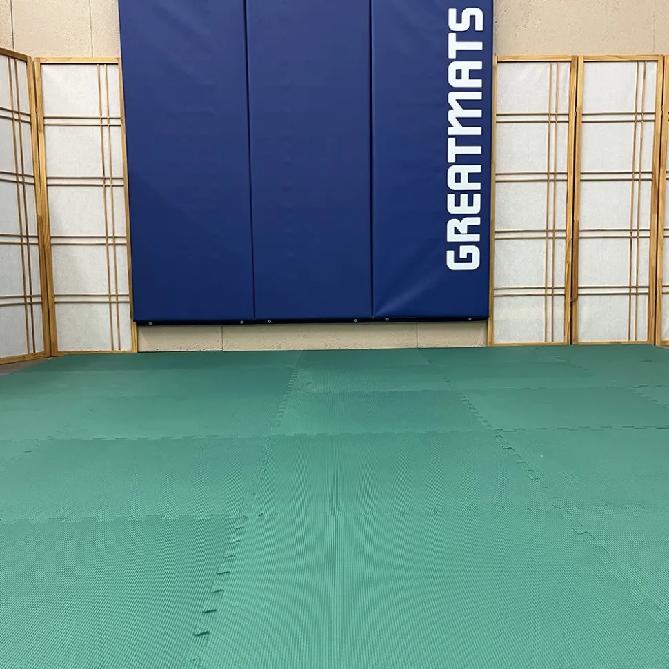 Foam Premium Interlocking Trade Show Mats 20x20 Ft. Kit