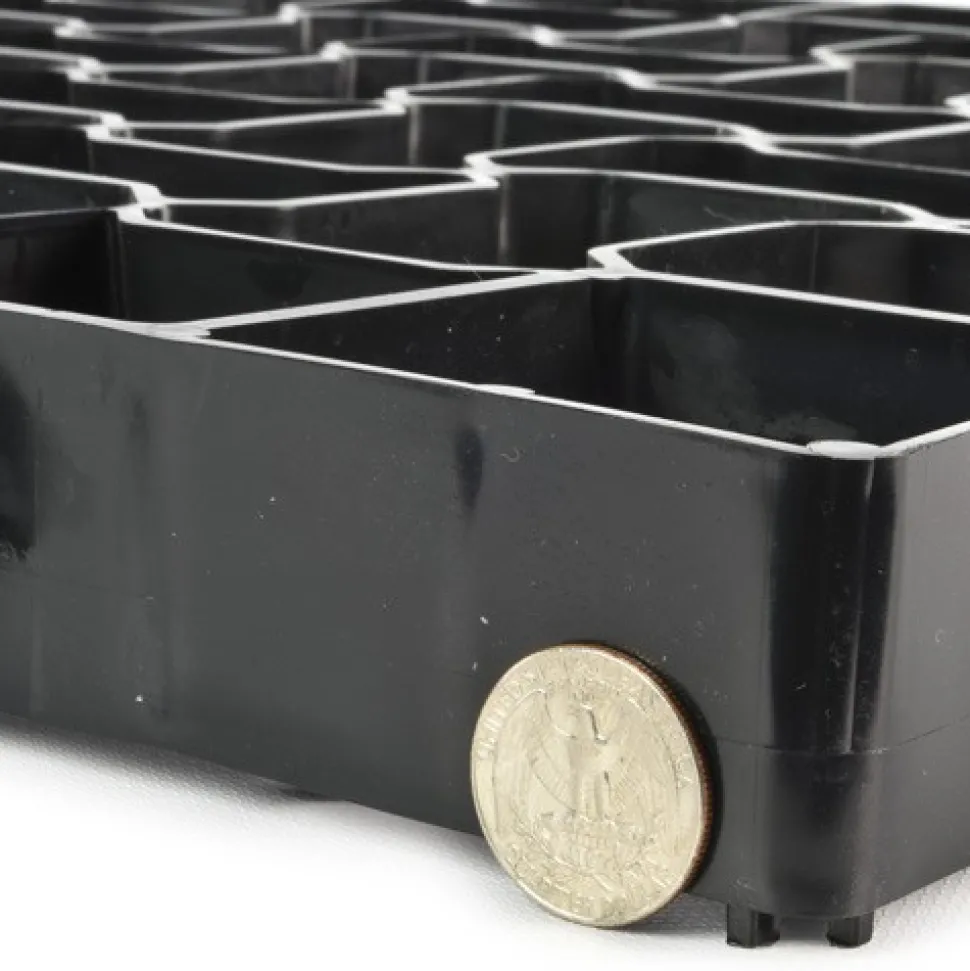 GeoGrid Cellular Paving System 4 cm x 1.6x1.6 Ft.