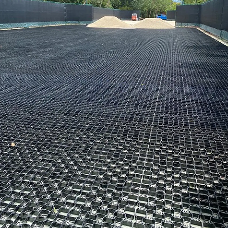 GeoGrid Cellular Paving System 4 cm x 1.6x1.6 Ft.