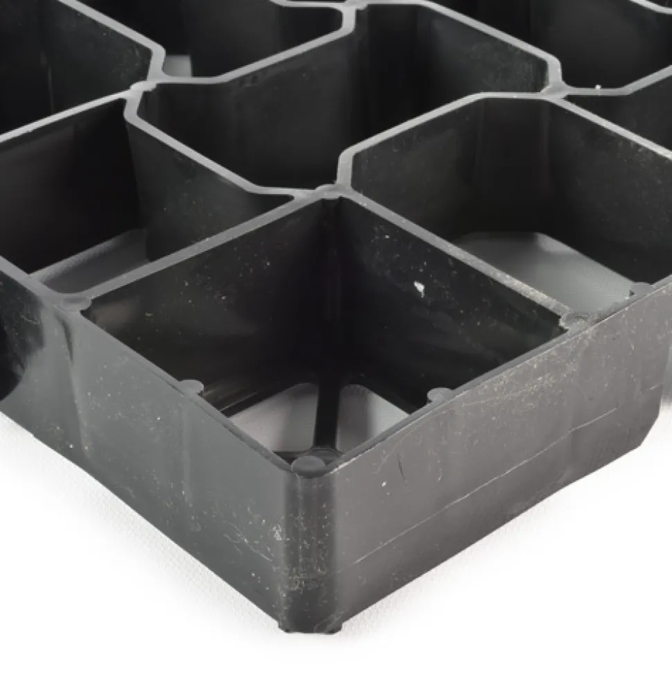 GeoGrid Cellular Paving System 4 cm x 1.6x1.6 Ft.