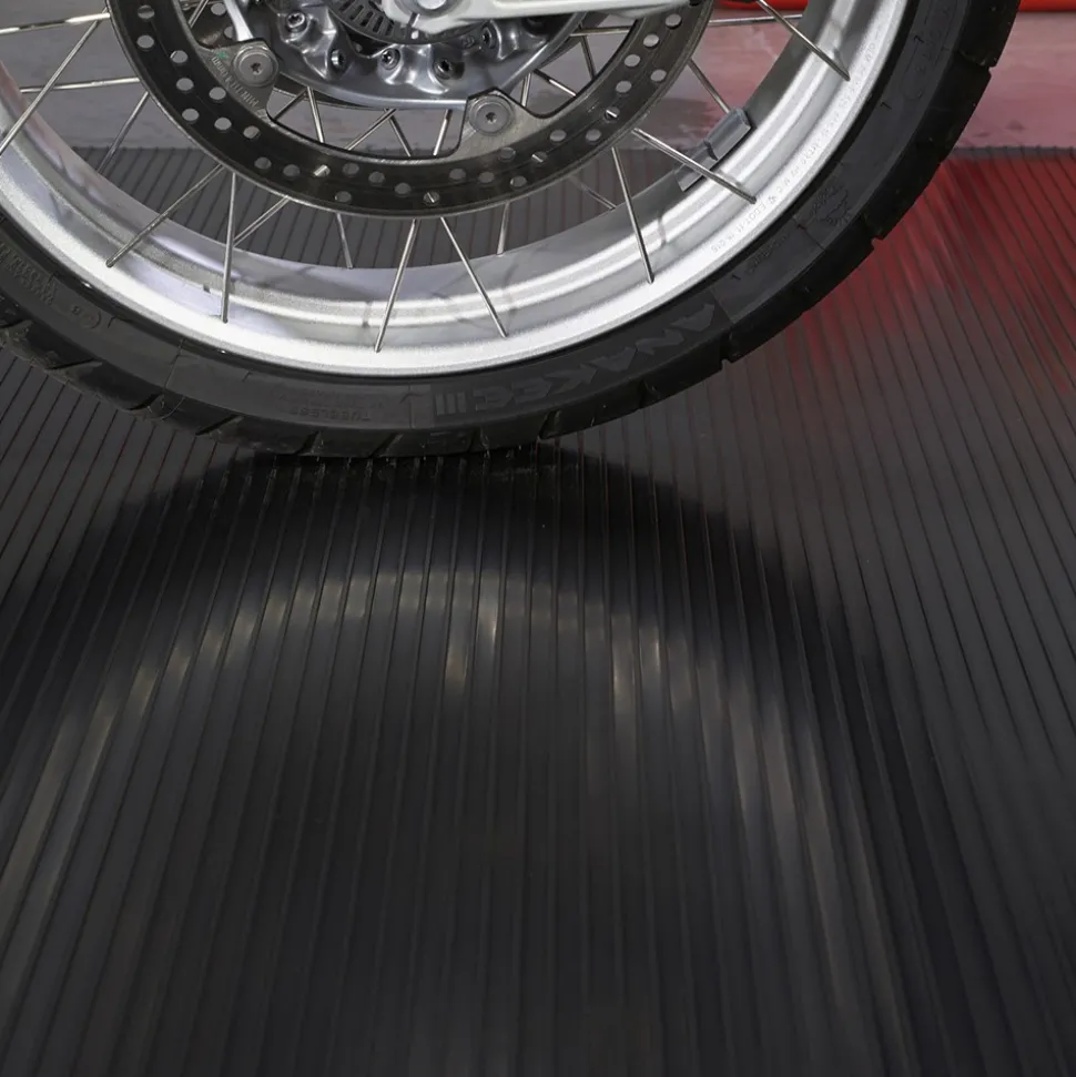 G-Floor Ribbed Tread Vinyl Multipurpose Roll 1.4 mm x 5x10 Ft.