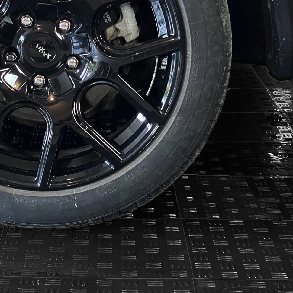 TurboTile Diamond Garage Floor Tile 5/8 Inch x 1x1 Ft.