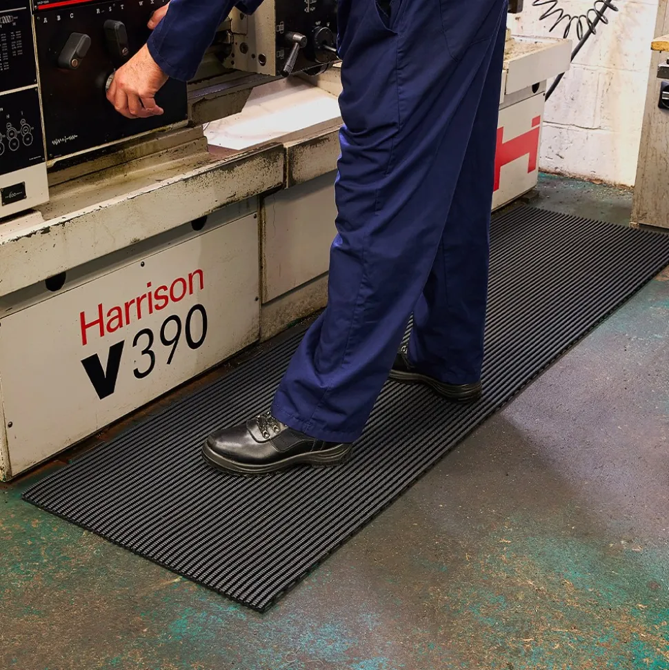 Vynagrip Heavy Duty Industrial Matting Black 2 x 33 ft Roll