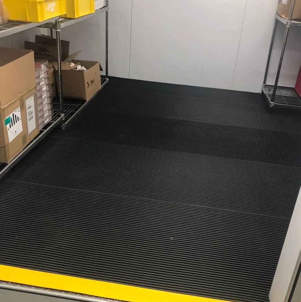Vynagrip Heavy Duty Industrial Matting Black 3 x 33 ft Roll