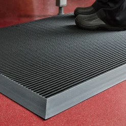Vynagrip Heavy Duty Industrial Matting Black 3 x 33 ft Roll