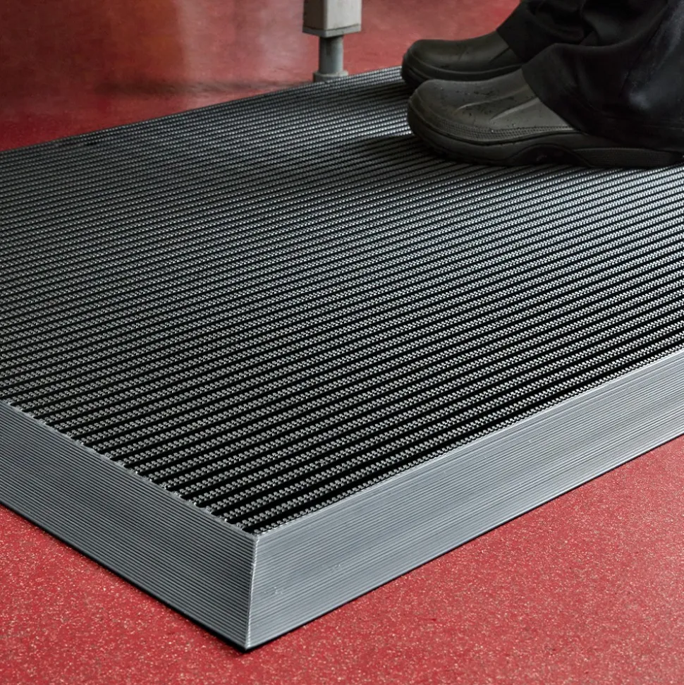 Vynagrip Heavy Duty Industrial Matting Black 3 x 33 ft Roll