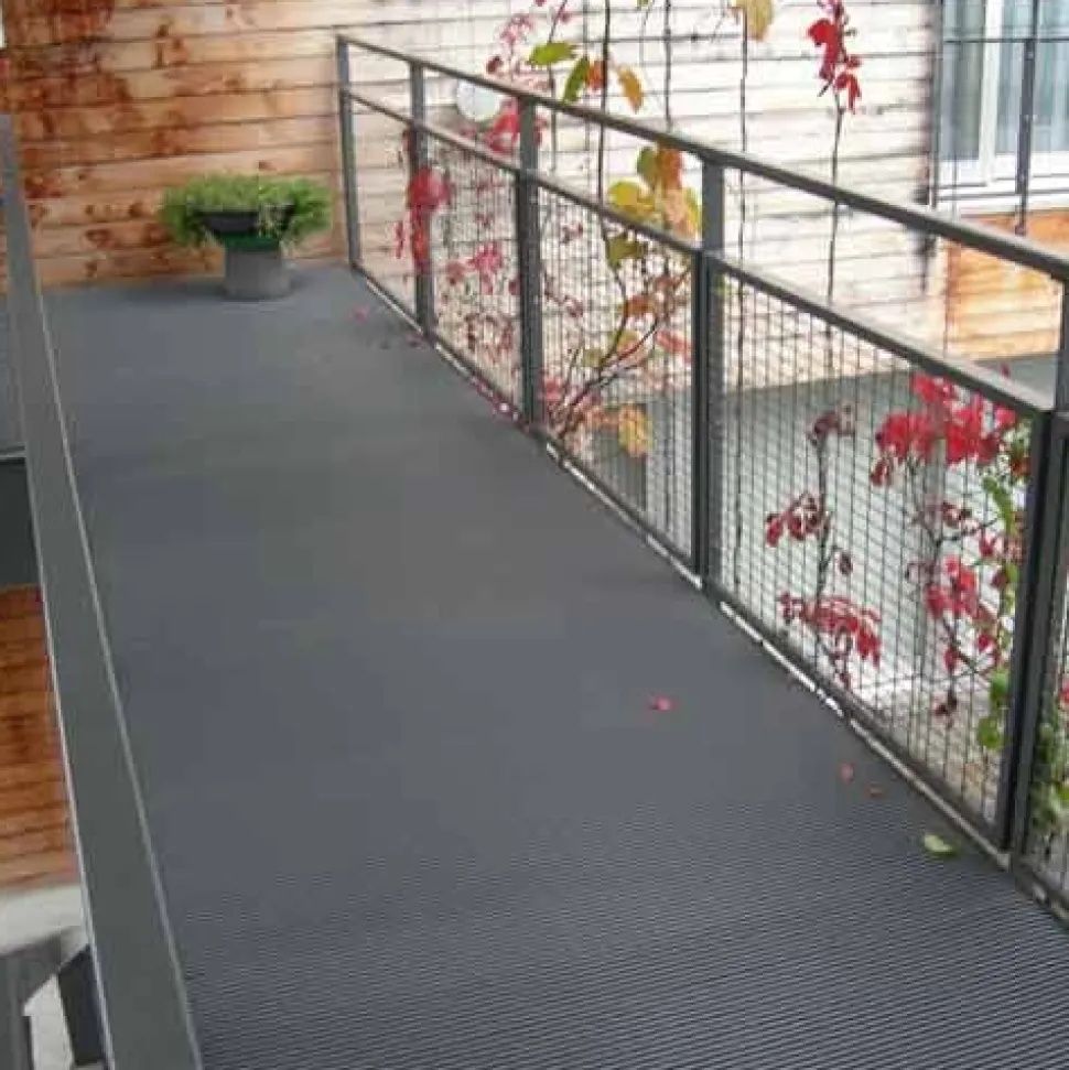 Vynagrip Heavy Duty Industrial Matting Black 3 x 33 ft Roll