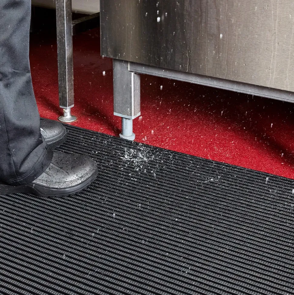 Vynagrip Heavy Duty Industrial Matting Black 4 x 33 ft Roll