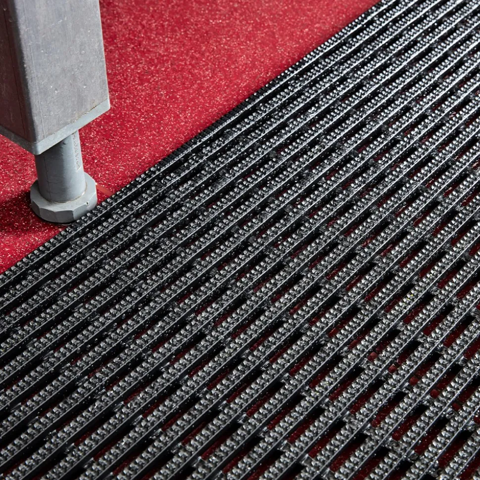 Vynagrip Heavy Duty Industrial Matting Black 4 x 33 ft Roll