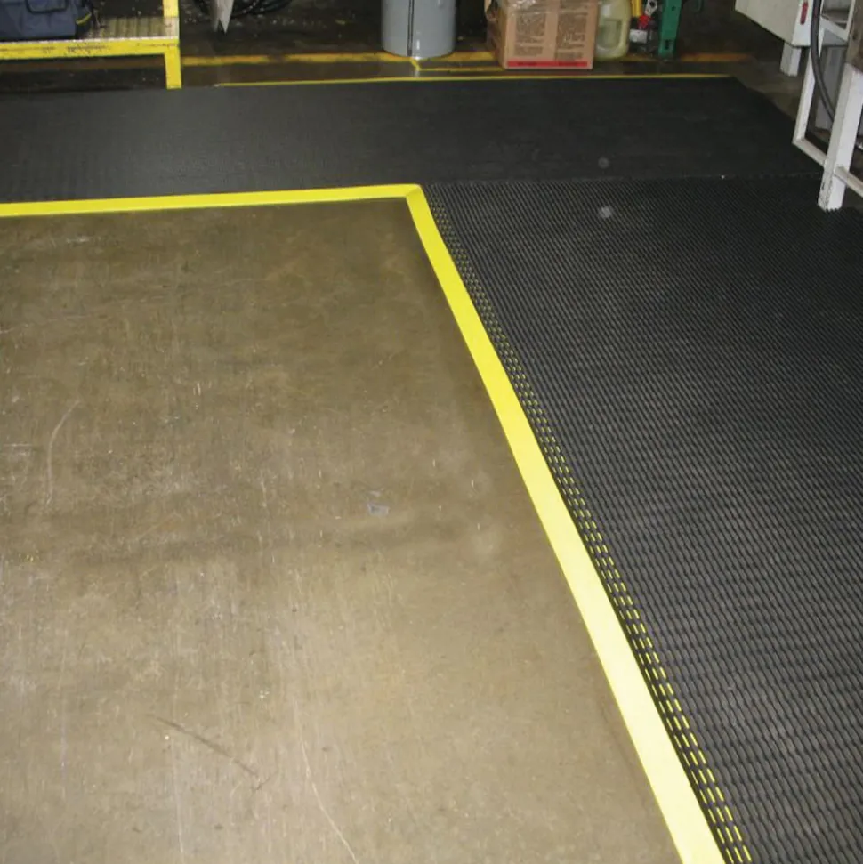 Vynagrip Heavy Duty Industrial Matting Black 4 x 33 ft Roll