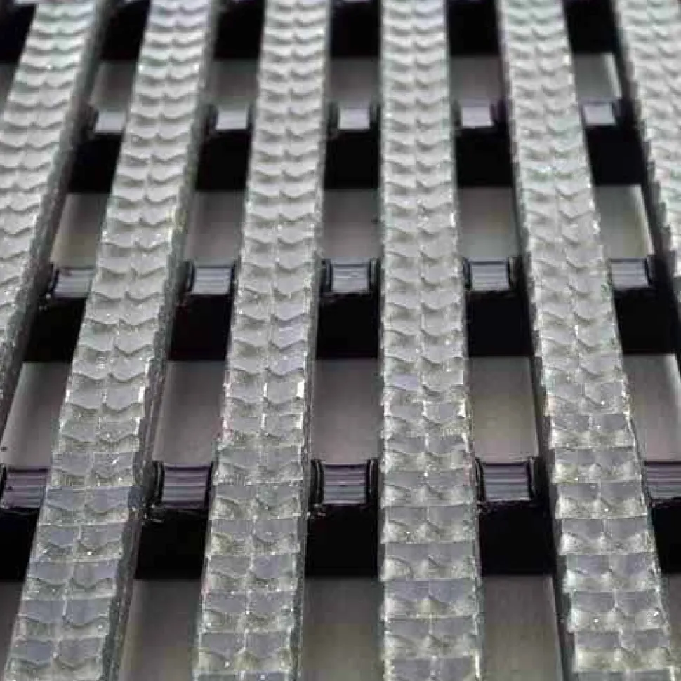 Vynagrip Heavy Duty Industrial Matting Black 4 x 33 ft Roll