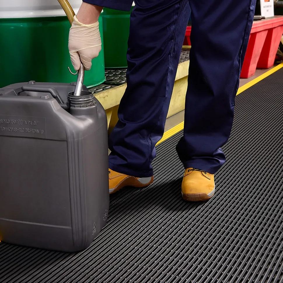 Vynagrip Plus Heavy Duty Industrial Matting 2 x 33 ft Roll