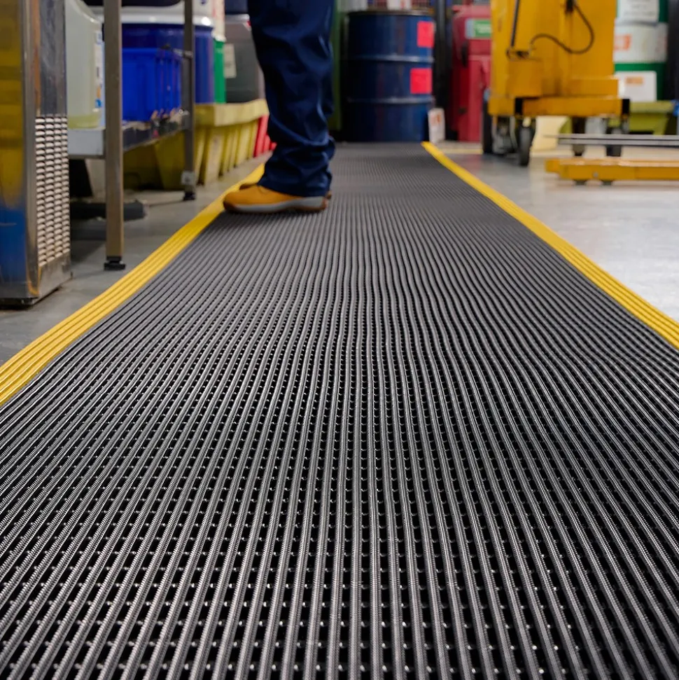Vynagrip Plus Heavy Duty Industrial Matting 3 x 33 ft Roll