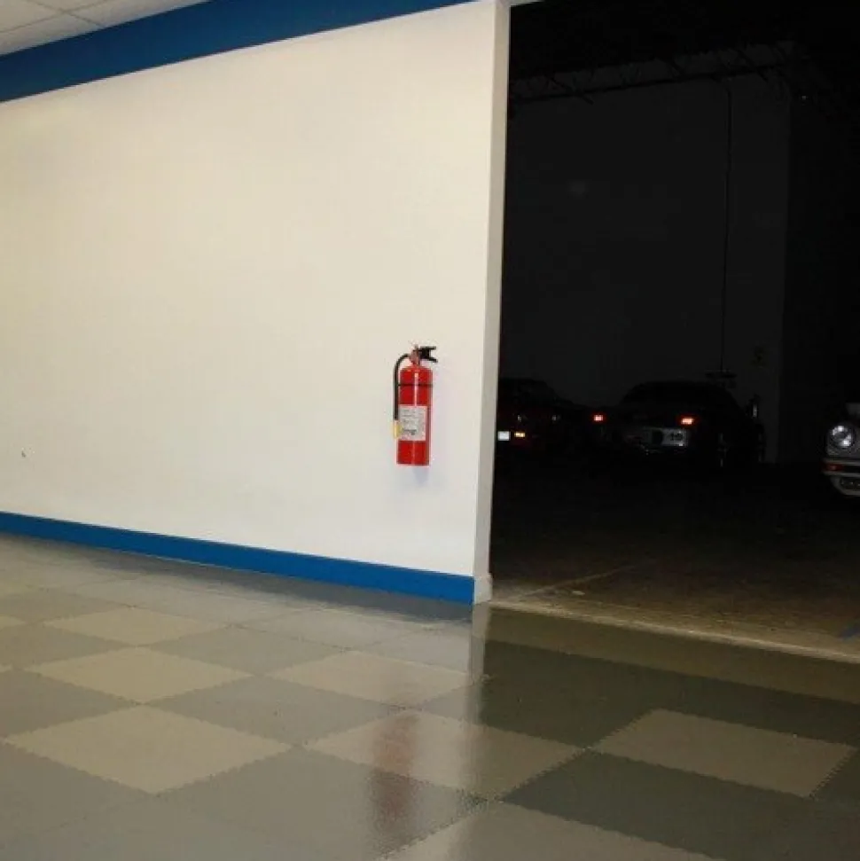 Warehouse Floor Coin PVC Tile Black 1/4 Inch x 19.625x19.625 Inches