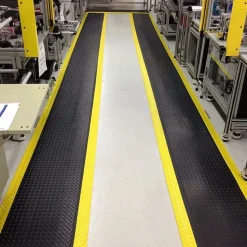 Wearwell Diamond-Plate SpongeCote 3x75 Ft Black w/Yellow Borders