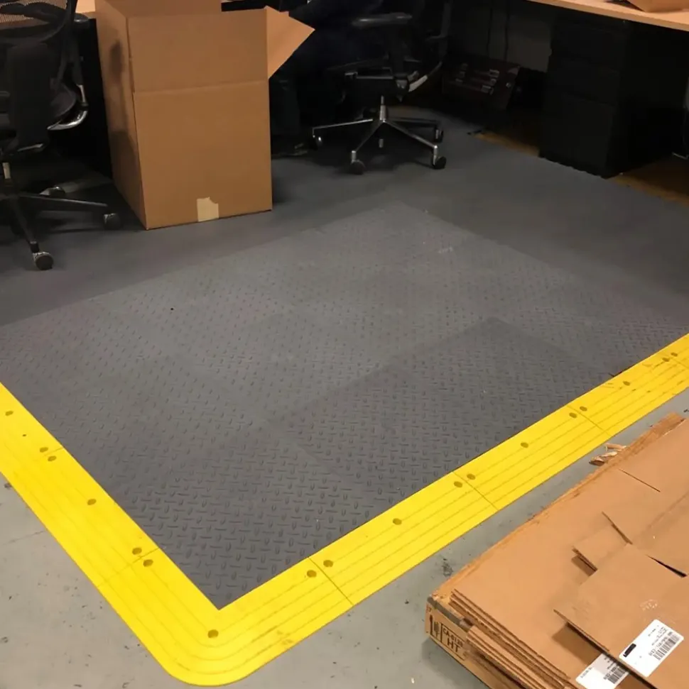 Wearwell ErgoDeck Diamond Plate GP Tile 7/8 Inch x 18x18 Inches Case of 10