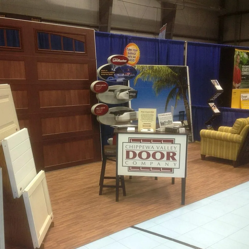 Wood Grain Reversible Interlocking Foam Tiles Trade Show 20x30 Ft. Kit